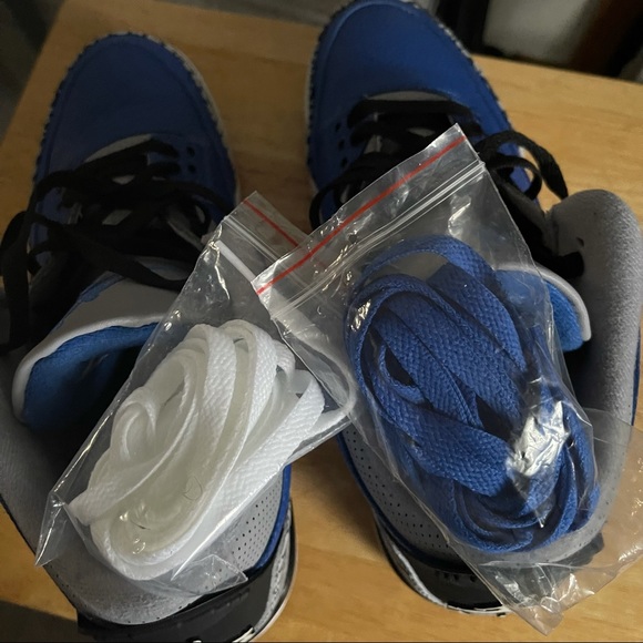 Jordan 3 Retro Varsity Royals - Picture 2 of 7